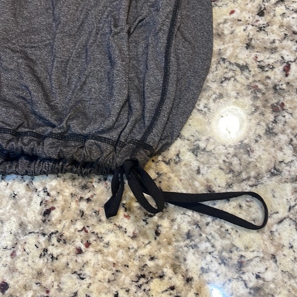 Lululemon Womens Tank Top with Built in Bra Size 4 - Picture 3 of 5
